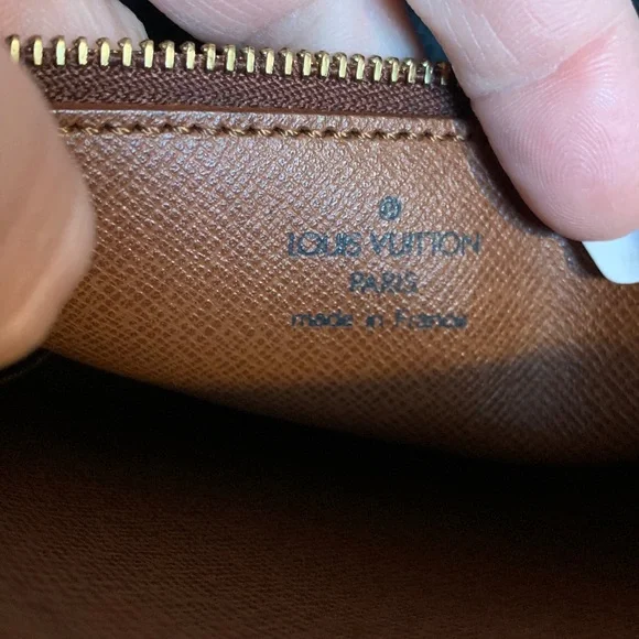 1991 authentic Louis Vuitton Dragonne GM wristlet - Picture 16 of 17